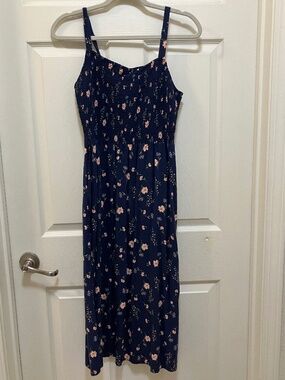 Old Navy blue floral smocked midi dress size M